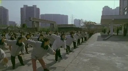 North Korea: A Day in the Life / Noord-Korea: Een dag uit het leven / Северная Корея: День из жизни (2004)
