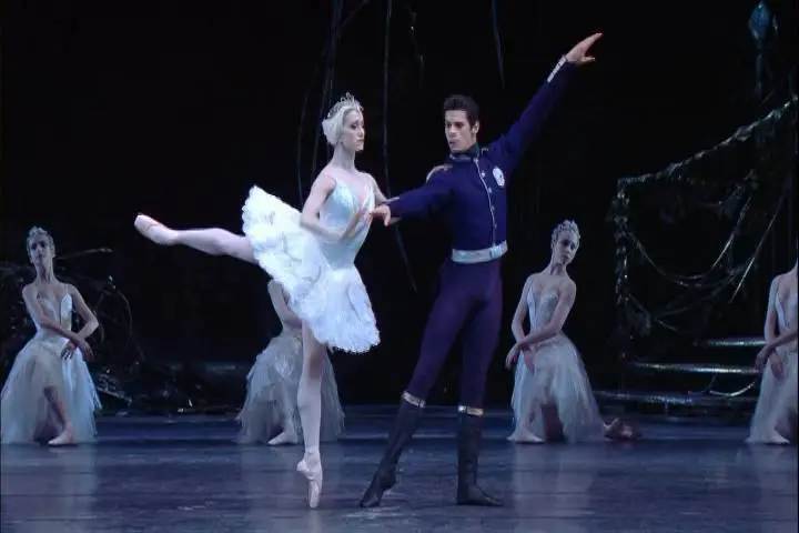 Valeriy Ovsyanikov, Orchestra of the Royal Opera House, Marianela Nunez, Thiago Soares - Tchaikovsky: Swan lake (2009)