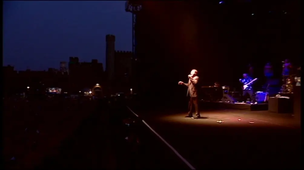 Tom Jones - Live in Cardiff Castle (2002)