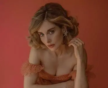 Alison Brie by Janell Shirtcliff for LadyGunn #18 August/September 2019