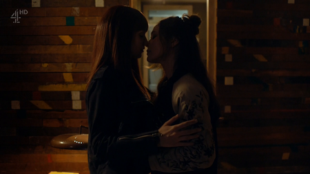 Humans S02E01 (2016)