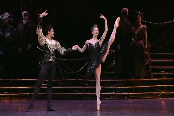 Valeriy Ovsyanikov, Orchestra of the Royal Opera House, Marianela Nunez, Thiago Soares - Tchaikovsky: Swan lake (2009)