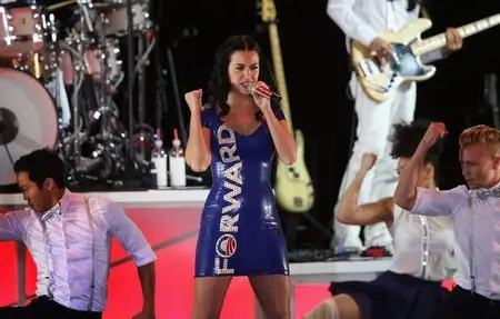 Katy Perry performs at a Obama campaign rally in Milwaukee October 3, 2012