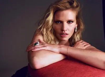 Lara Stone & Linda Spierings by Philippe Vogelenzang for Vogue Netherlands November 2022