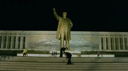 North Korea: A Day in the Life / Noord-Korea: Een dag uit het leven / Северная Корея: День из жизни (2004)