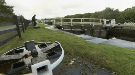 Canal Walks with Julia Bradbury (2011)