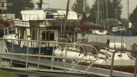 Canal Walks with Julia Bradbury (2011)