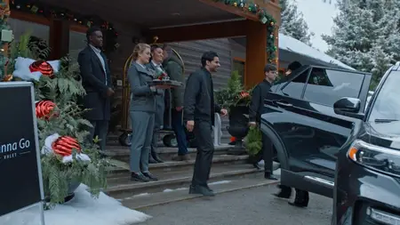 Holiday Crashers (2024)