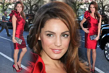 Kelly Brook - Marchesa Spring & Summer 2011 Fashion Presentation 9-15-10