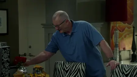 Modern Family S09E10