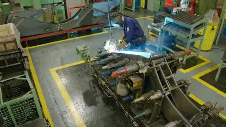 BBC - Inside the Factory: Diggers (2021)