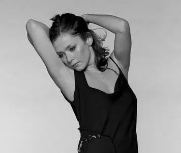 Anna Friel - Set One