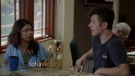 Modern Family S09E01