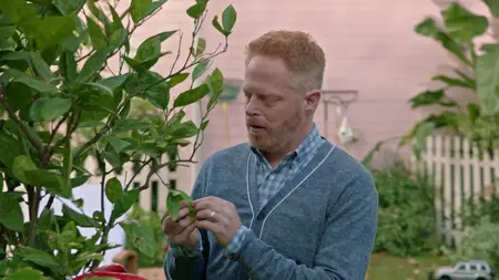 Modern Family S10E09
