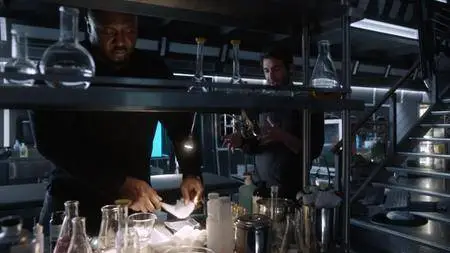 Zoo S03E11