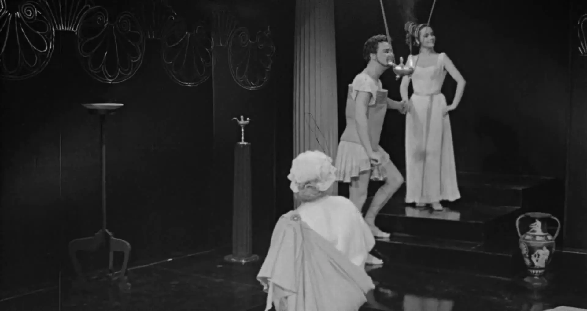 The Bellboy and the Playgirls (1962) / AvaxHome