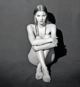 Kate Moss - Nude Photoshoot 1992