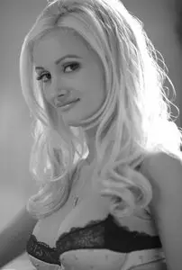 Holly Madison Hotness Will Sober Us Up