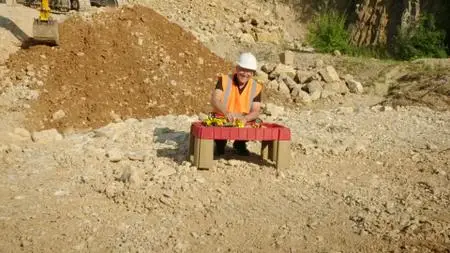 BBC - Inside the Factory: Diggers (2021)