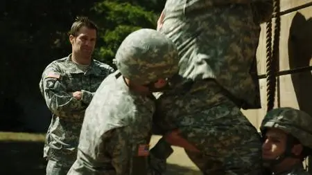 Enlisted S01E01