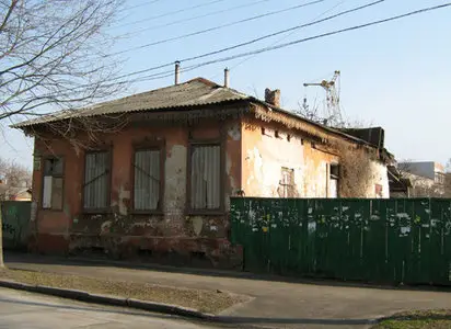 Empty and destroyed houses