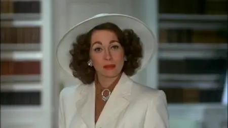 Mommie Dearest (1981)