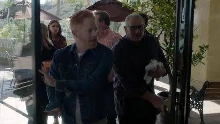 Modern Family S09E21