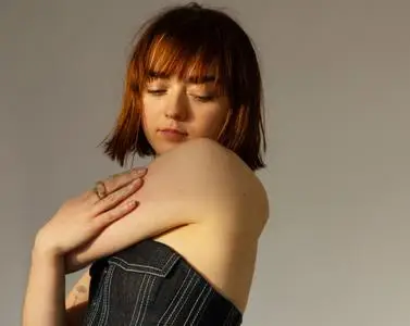 Maisie Williams - Weekday Official Denim Basque 2019