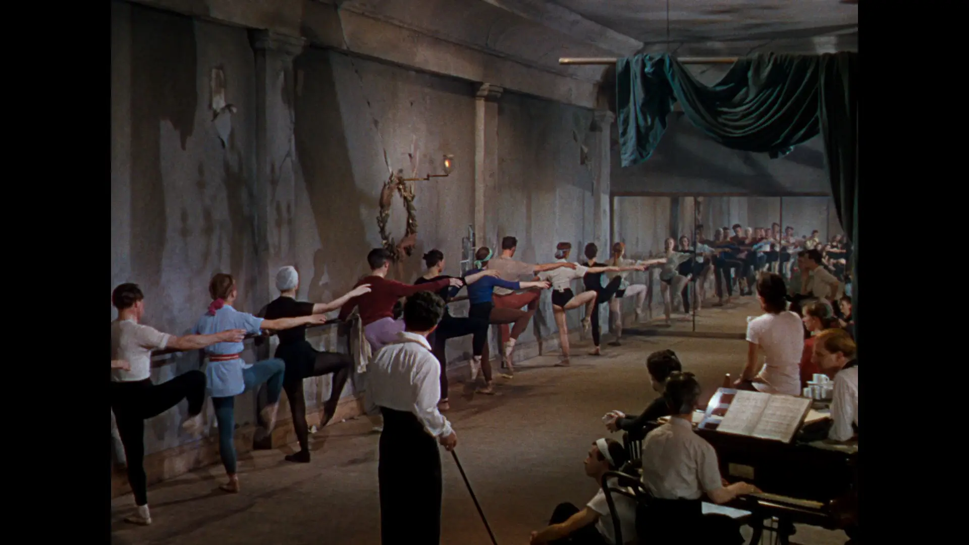 The Red Shoes (1948) [The Criterion Collection]