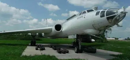 Tu-16A Walk Around