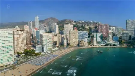 CH5. - Bargain-Loving Brits: Christmas in the Sun (2022)