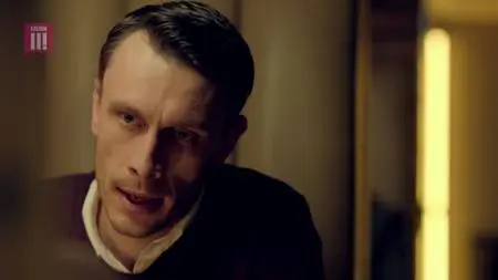 Clique S02E02