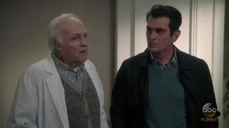 Modern Family S09E21