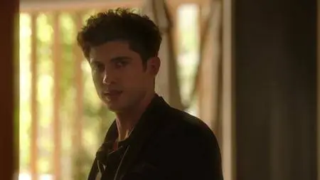 Famous in Love S02E06