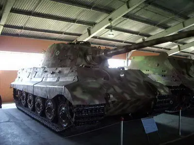 PzKpfw VIB KingTiger Walk Around