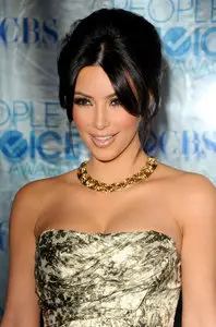 Kim Kardashian  At The 37th People's Choice Awards In LA 05.01.11