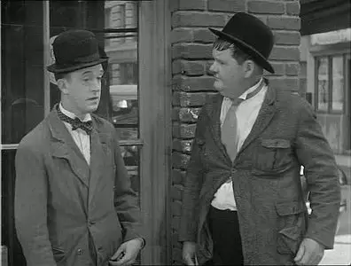 LAUREL & HARDY: Any Old Port (1931)