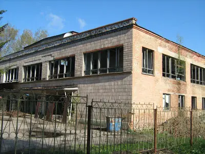 Empty and destroyed houses