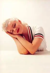 677 Pictures of Marilyn Monroe [Pack]