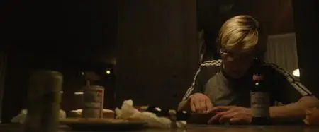Dahmer – Monster: The Jeffrey Dahmer Story S01E03