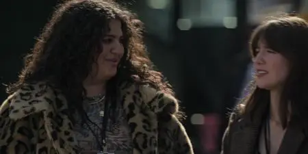 The Girls on the Bus S01E04