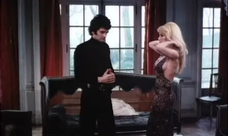 Tout le monde il en a deux / Fly Me the French Way (1974)