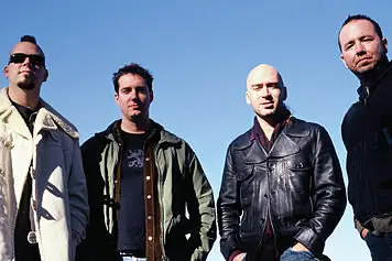  Live : Birds of Pray (2003)