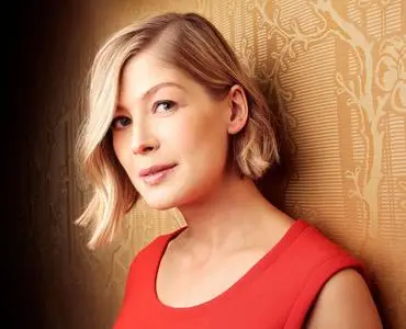 Rosamund Pike by Carolyn Cole for Los Angeles Times