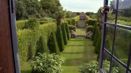 ITV - Britain's Best Back Gardens (2015)
