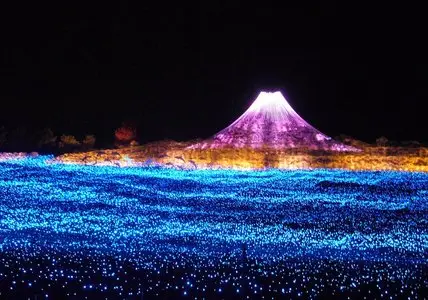 5.8 million Lights illuminate Nabana no Sato theme park in Japan