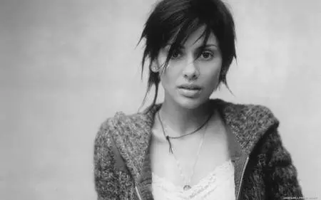 Natalie Imbruglia - Left Of The Middle (1997) Japanese Edition 1998