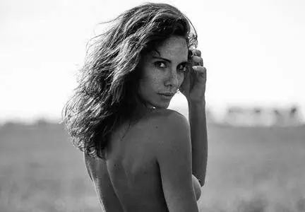 Andja Lorein by Nicolas Larriere