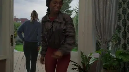 Chloe S01E02
