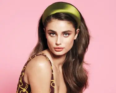 Taylor Hill by Phil Poynter for Vogue Mexico & Latin America March 2019